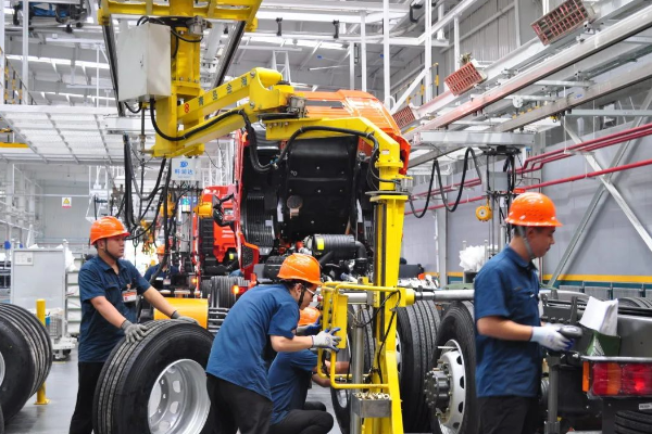 奮戰(zhàn)二季度丨馬力全開(kāi)，跑出中國(guó)重汽“加速度”！