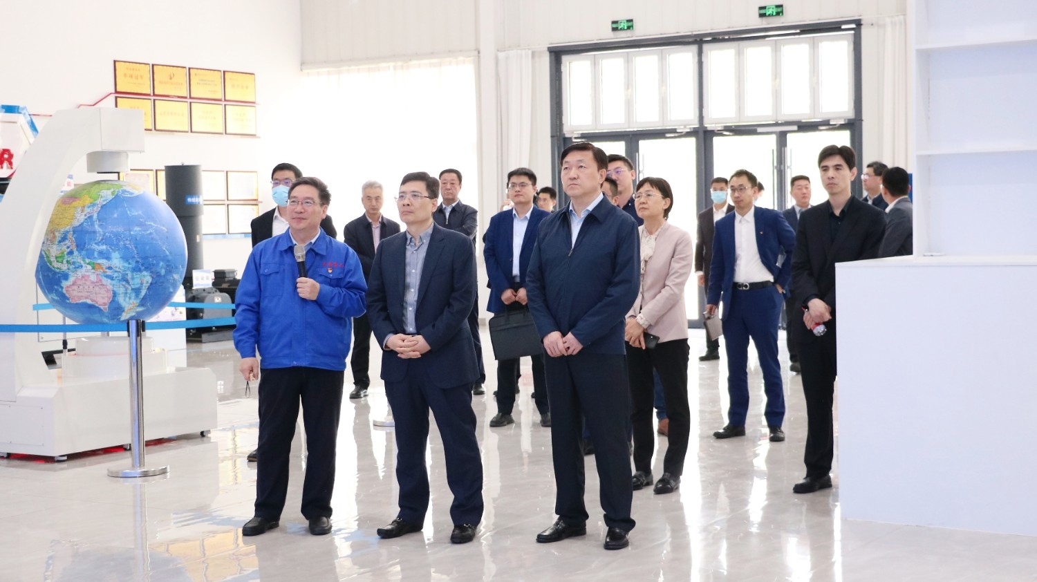 海爾集團(tuán)黨委書記、董事局主席、首席執(zhí)行官周云杰蒞臨天瑞重工考察